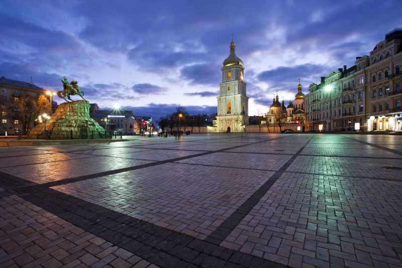 傍晚的乌克兰基辅索非亚广场