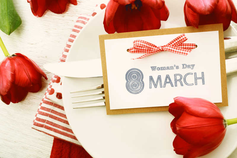 3月8日妇女节贺卡和红色郁金香