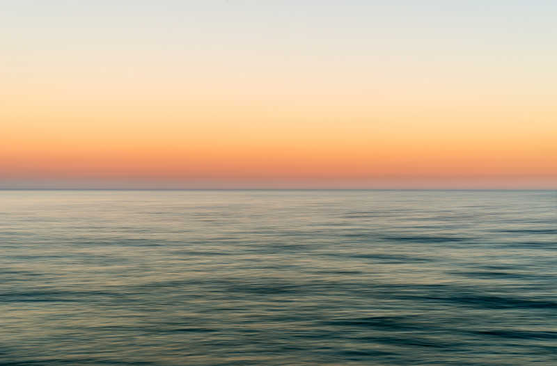 海面日落晚霞下的地中海风景