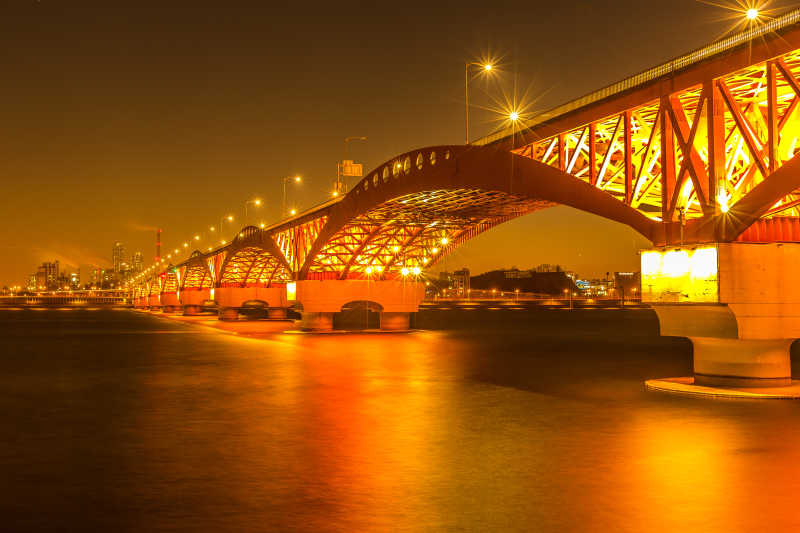 韩国的傍花汉城大桥