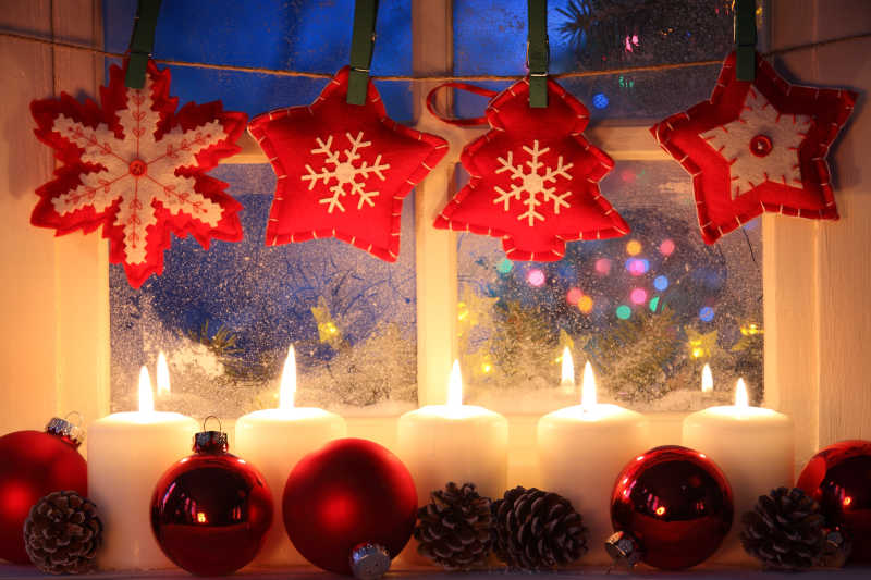 圣诞装饰与蜡烛
