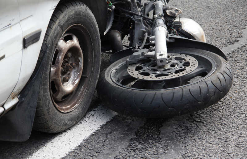 汽车与摩托车的交通事故