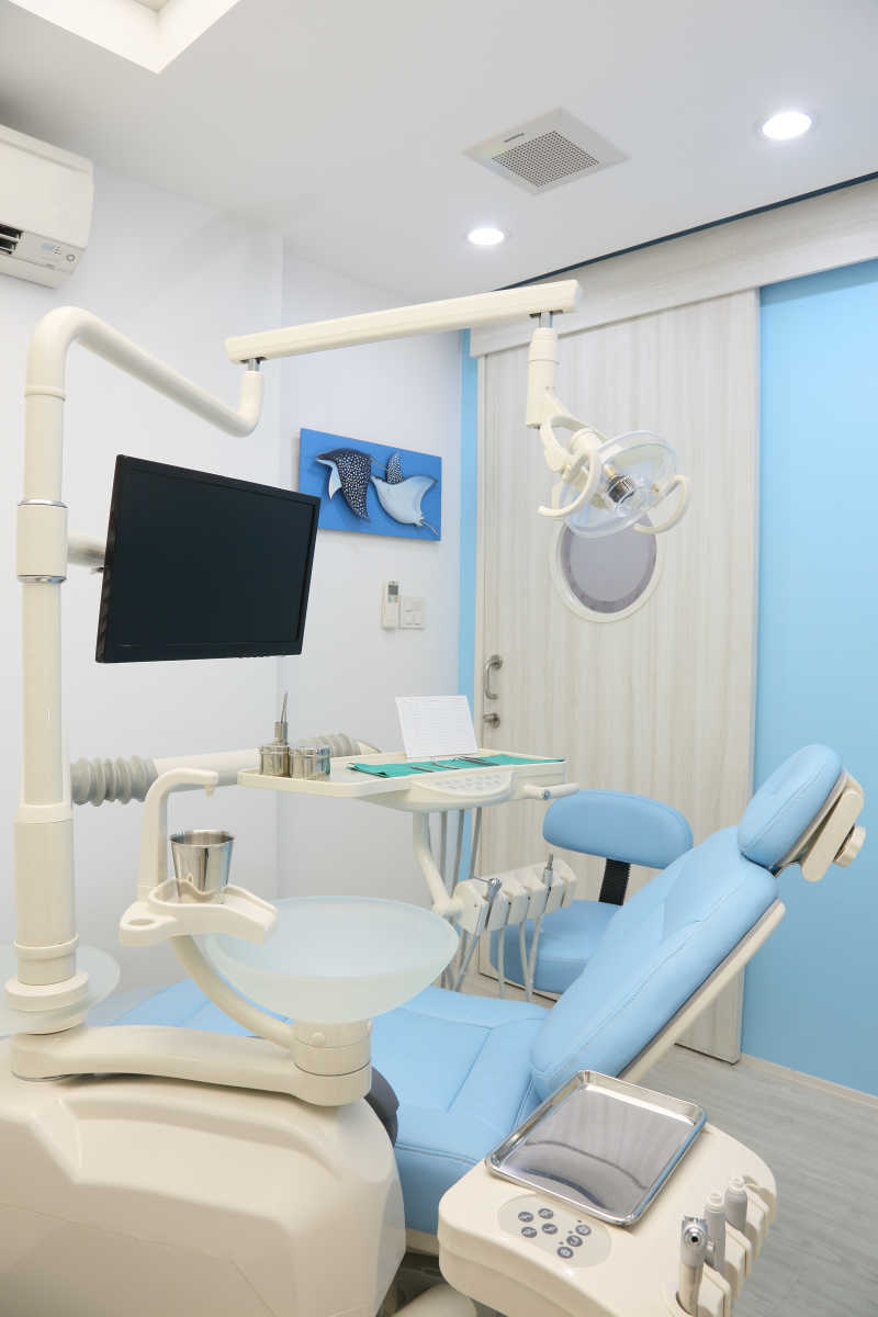 现代白蓝色牙科诊所设备