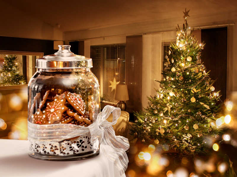 有饼干罐和圣诞树的房间背景