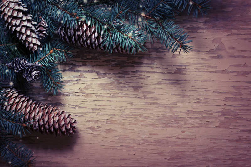 木板装饰圣诞树