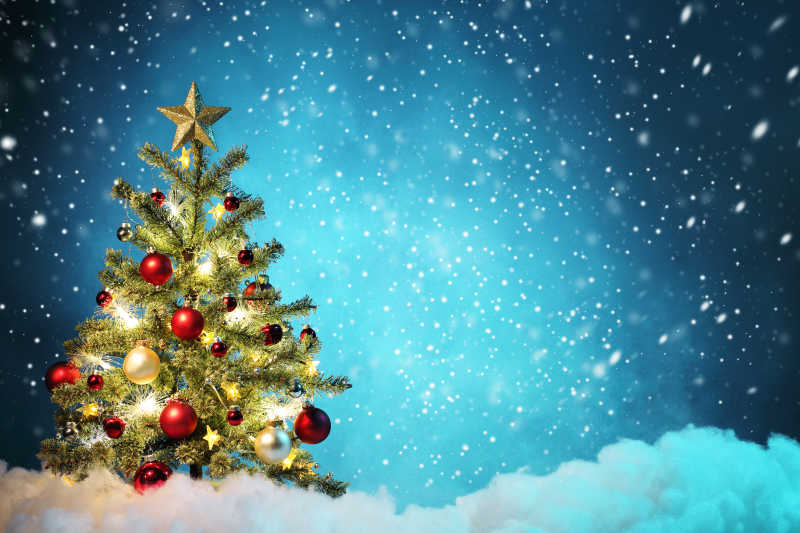 夜空下雪天背景装饰好的圣诞树