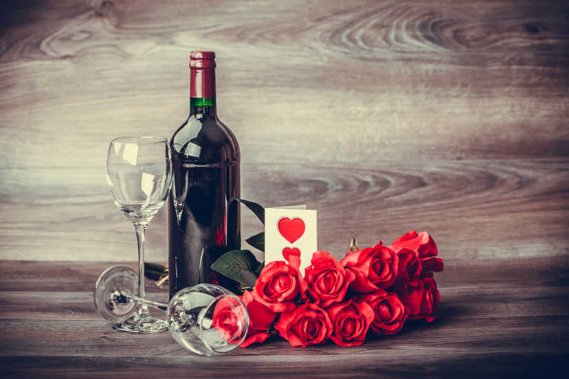 酒与红玫瑰背景
