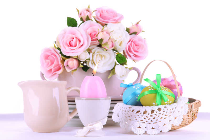 桌子上的复活节彩蛋装饰