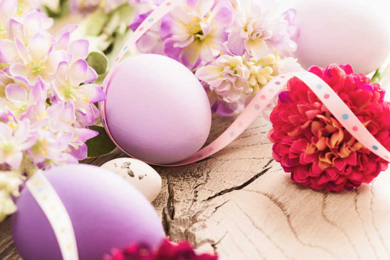 复活节彩蛋和鲜花装饰材料