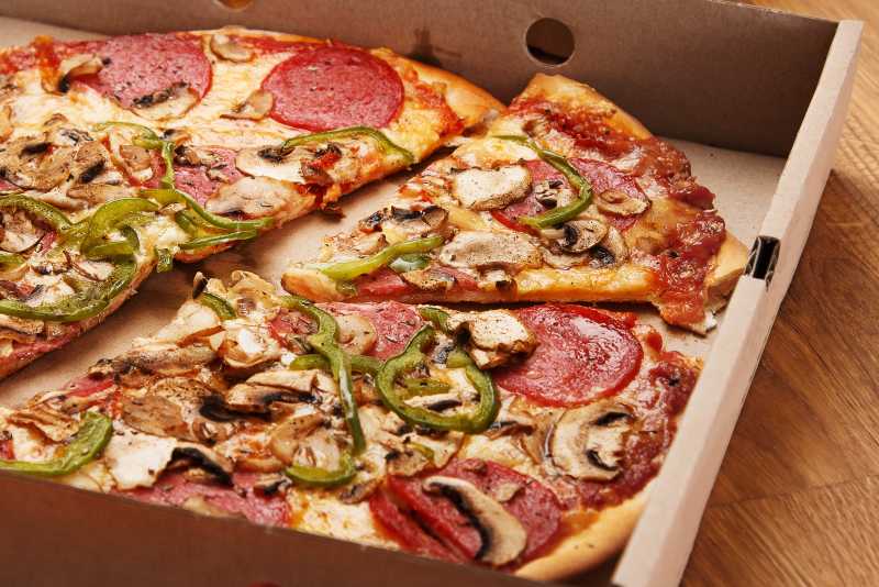 包装盒里的美味披萨