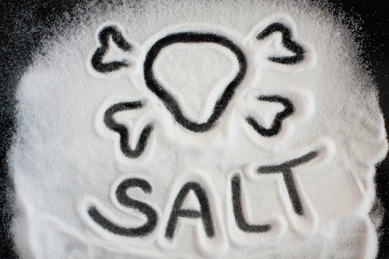 在食盐上画画和写字