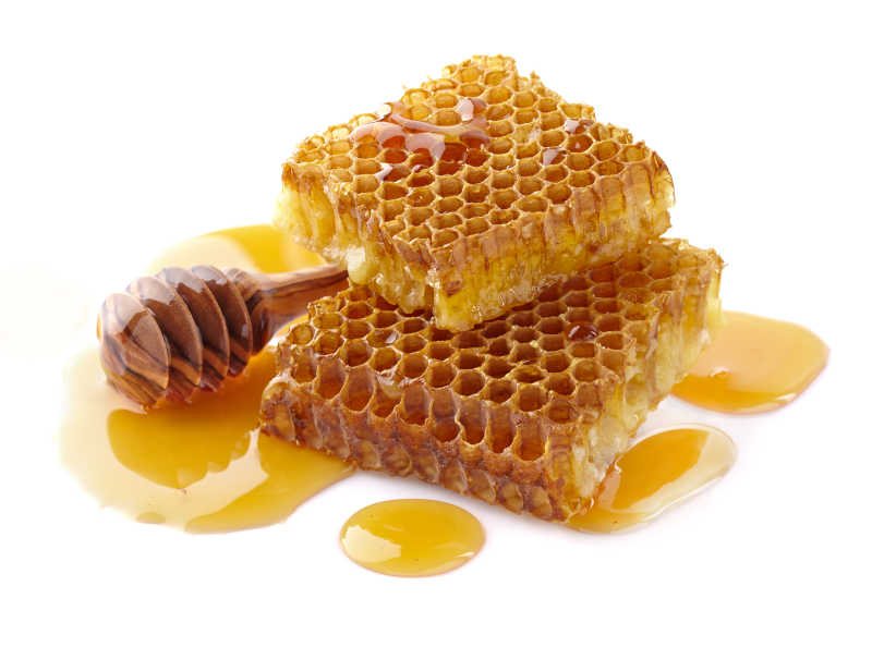 蜂巢与蜂蜜和木勺