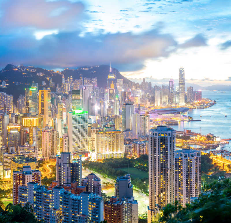 全景香港城市天际线从宝马山的黄昏