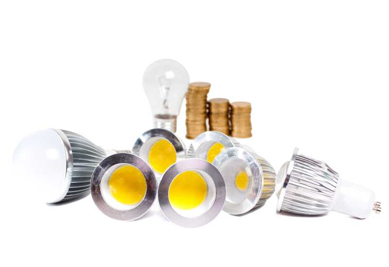 经典灯泡和LED灯成本高对比