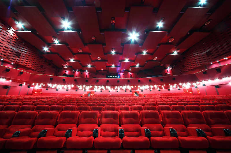电影院里的红色座椅