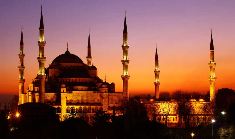 日落下的清真寺