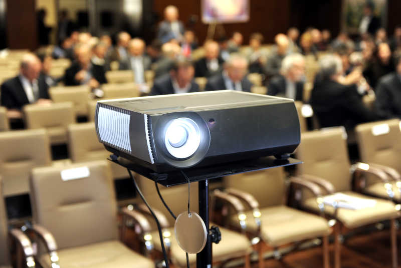 商务会议时使用的放映机