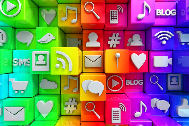 排列在一起不同颜色的方块形社交媒体图标 
