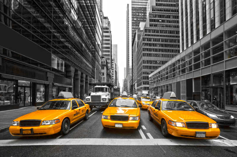 纽约街头的黄色出租车