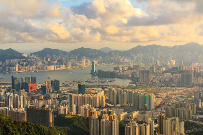 俯瞰日落下的香港城市