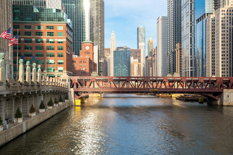 芝加哥市区与桥河