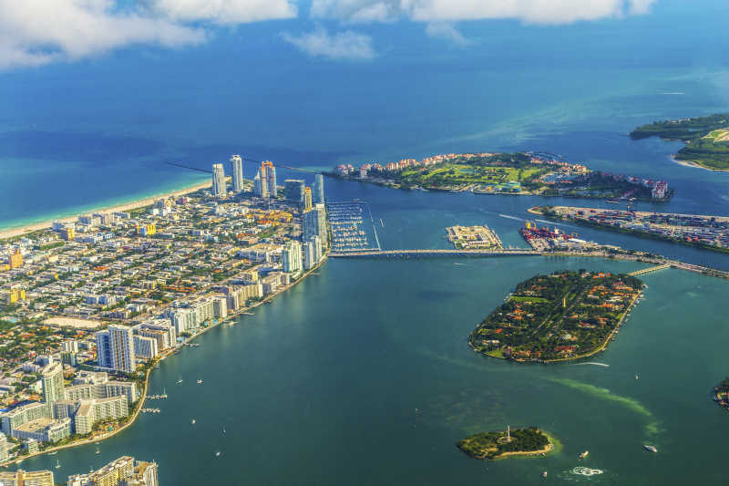 迈阿密海滩镇和海滩的天线