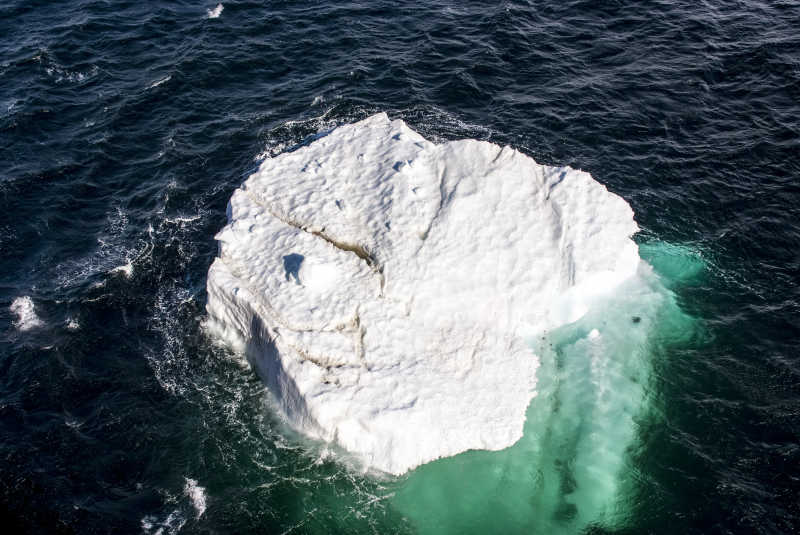 南极海上浮冰块