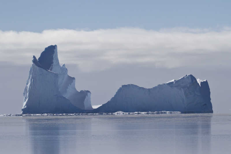 南大洋水域中的冰山