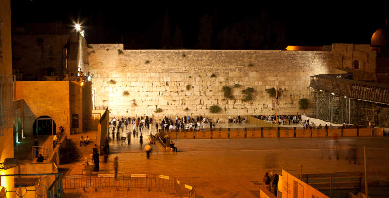 以色列夜晚的西墙景观