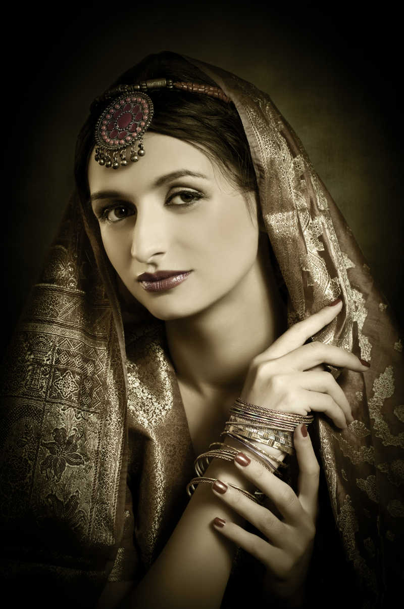 美丽的黑色的肖像与印度传统服装