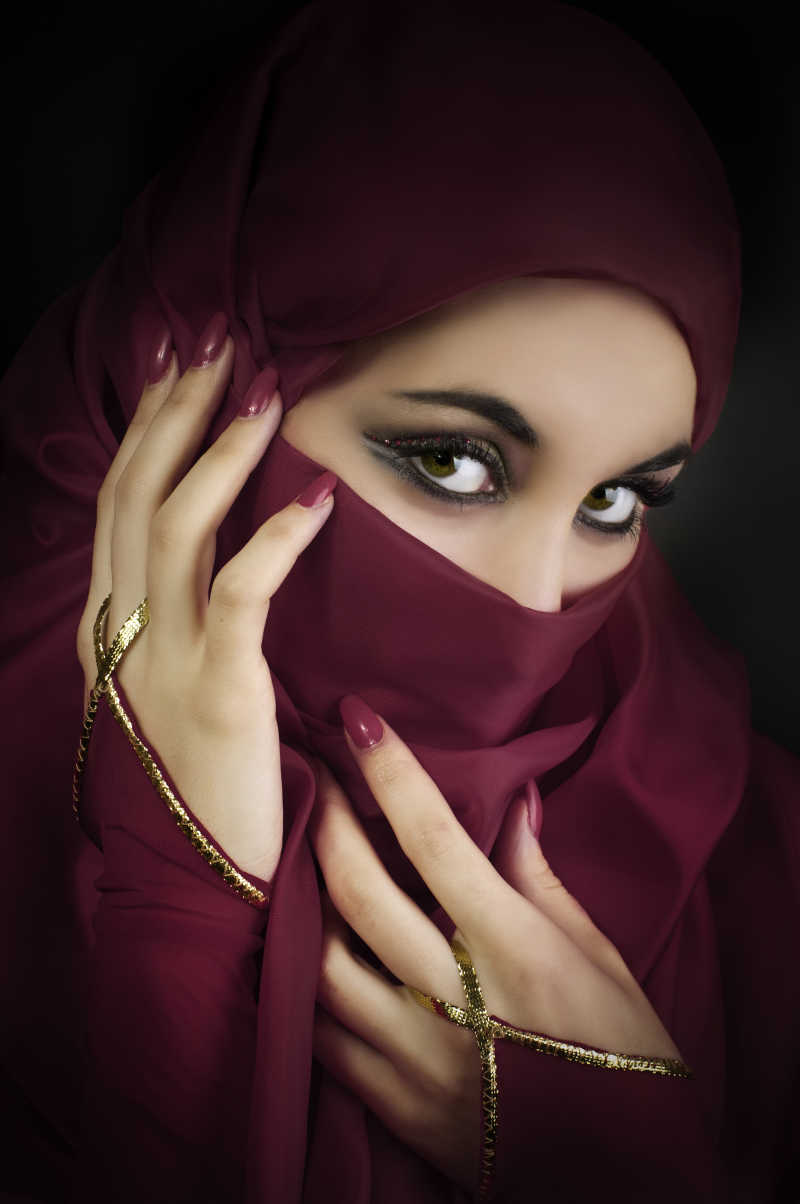 年轻穆斯林美丽女人的画像