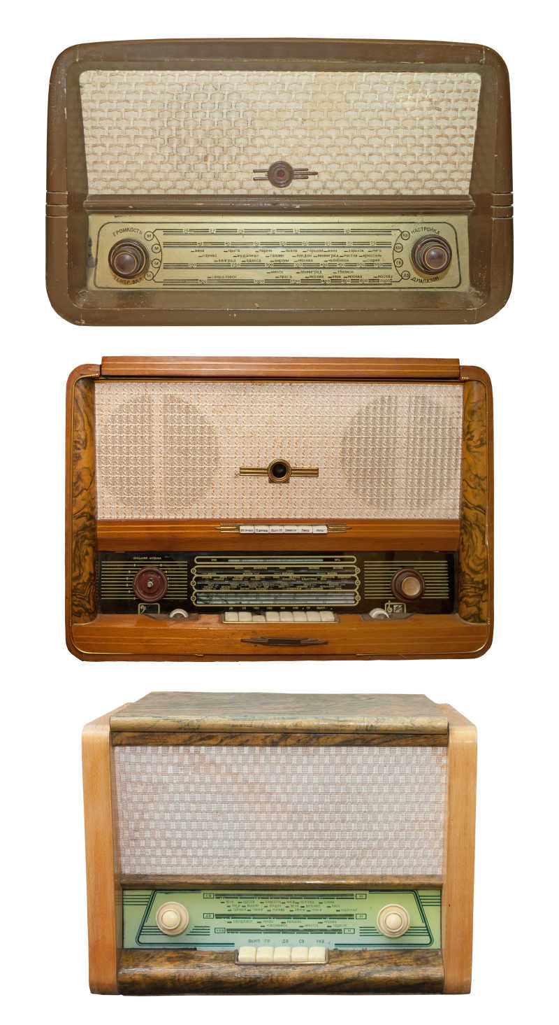 三个老式旧收音机