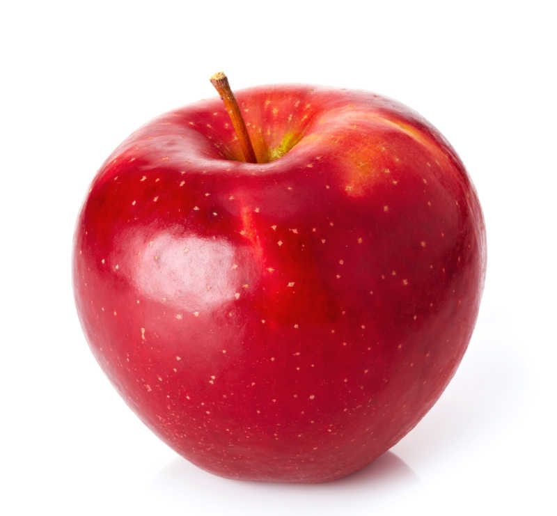 白色背景上的红色苹果特写