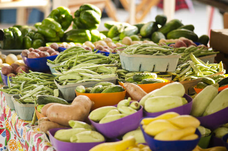 露天市场的各种健康蔬菜