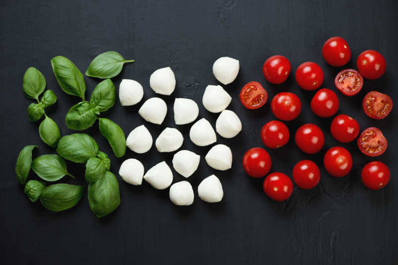 意大利罗勒红蕃茄和马苏里拉的原料