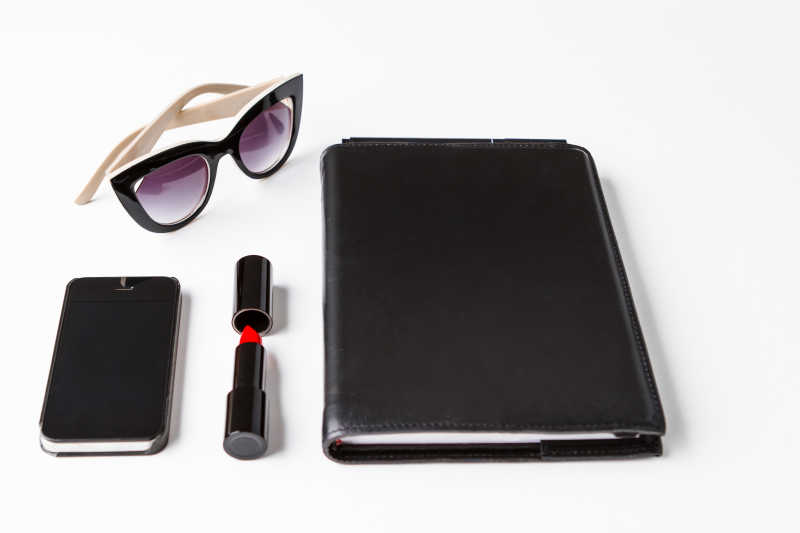手机眼镜和笔记本