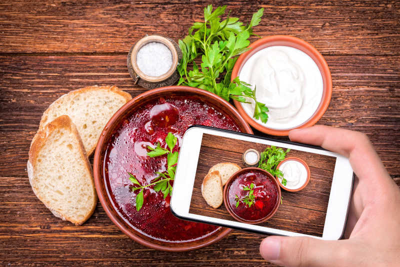 手机拍摄的红甜菜汤