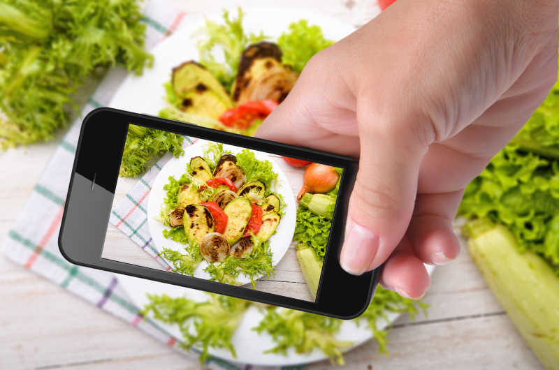 智能手机拍摄手扒蔬菜