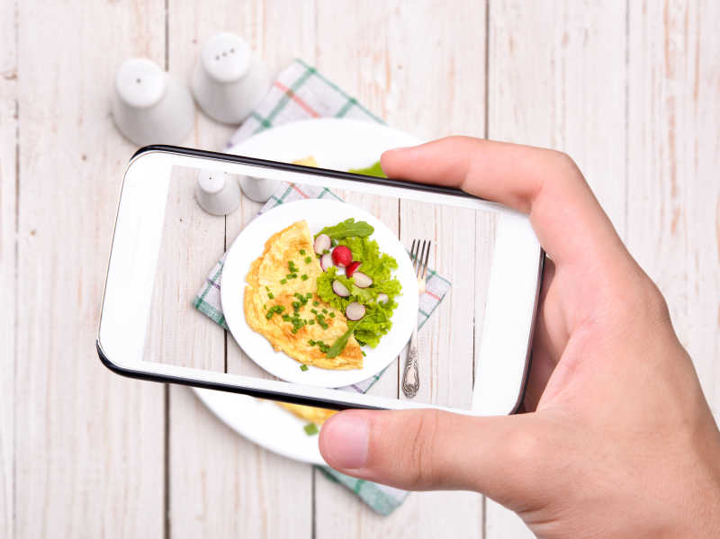 智能手机拍摄早餐煎蛋