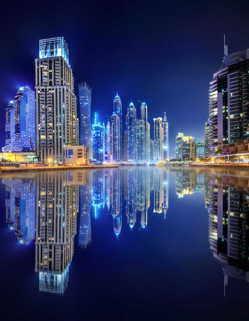 迪拜滨海湾美丽的夜景