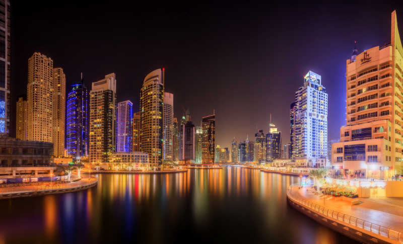 迪拜海湾商业区夜景