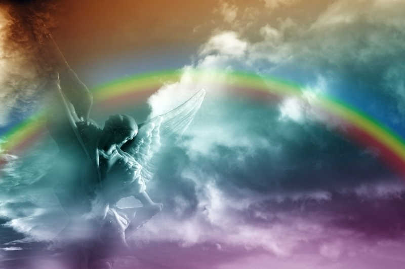 彩虹和白云中的天使