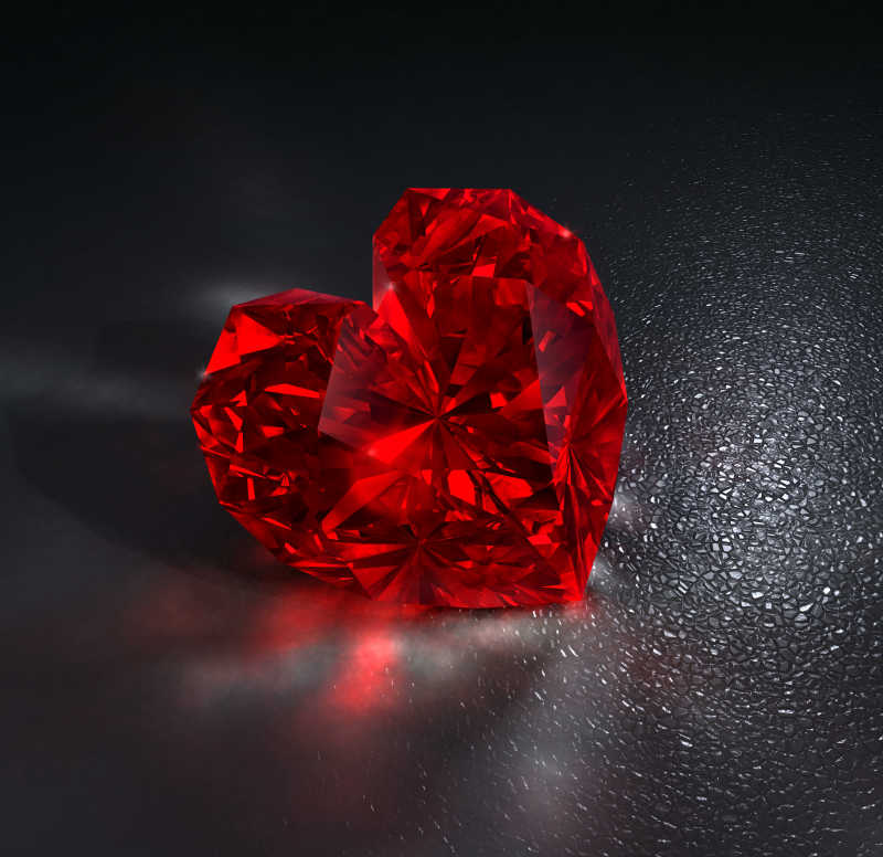 黑色桌面上放着的心型红宝石