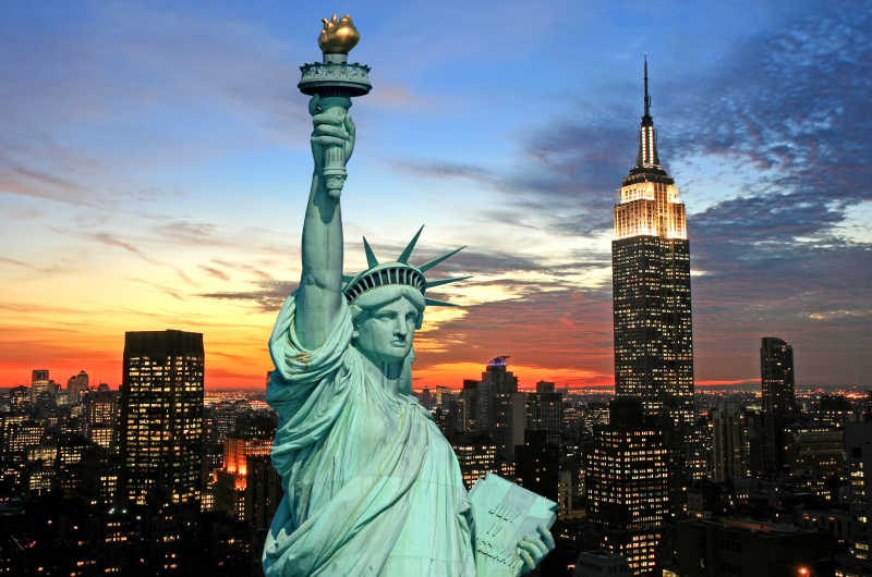 纽约的天际线和自由女神像