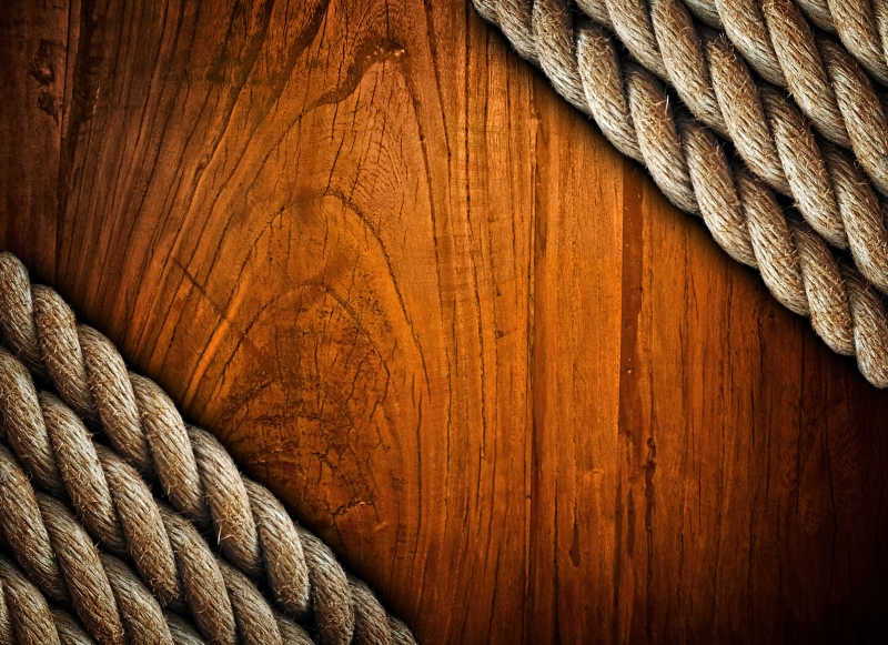 棕色木板和绳索