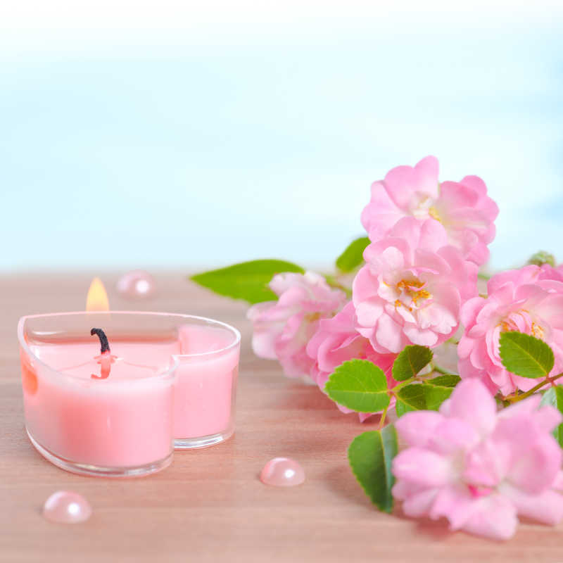 粉色樱花与蜡烛
