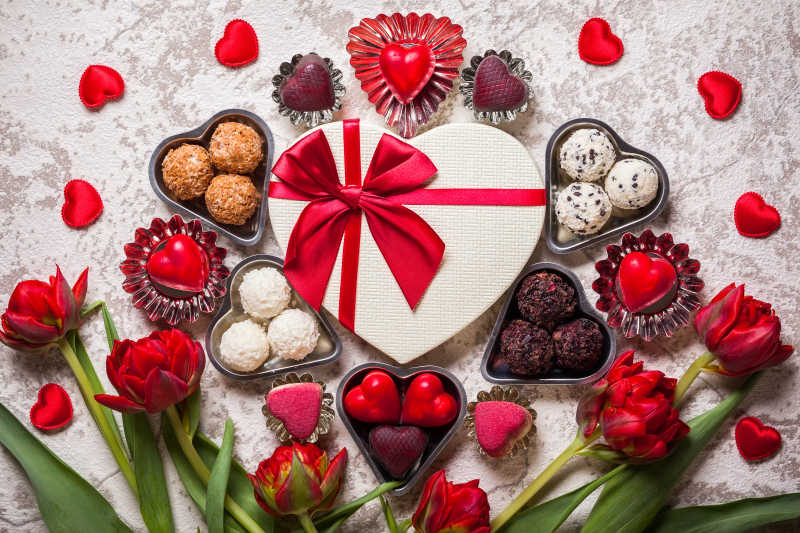 情人节与美食巧克力和红色的郁金香节