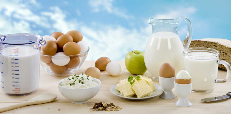 营养健康的牛奶鸡蛋