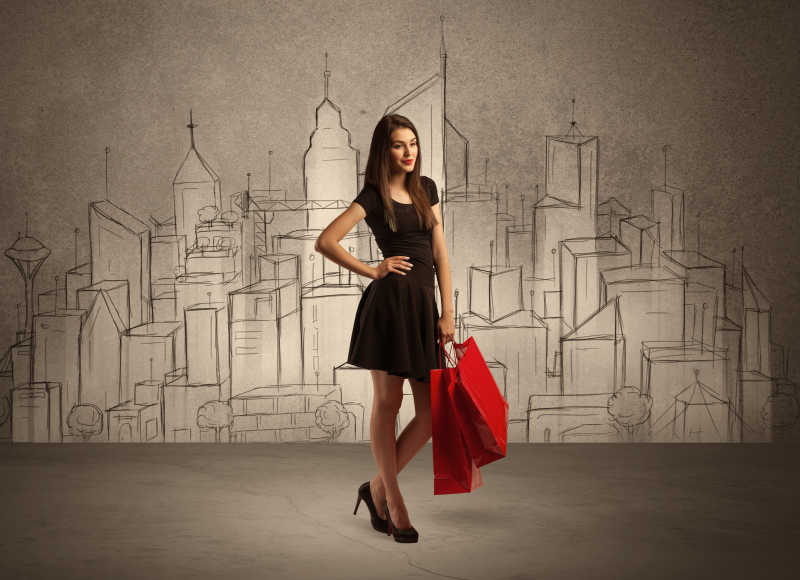 一个漂亮的年轻女士站在前面的红色购物袋前绘制城市景观剪影概念