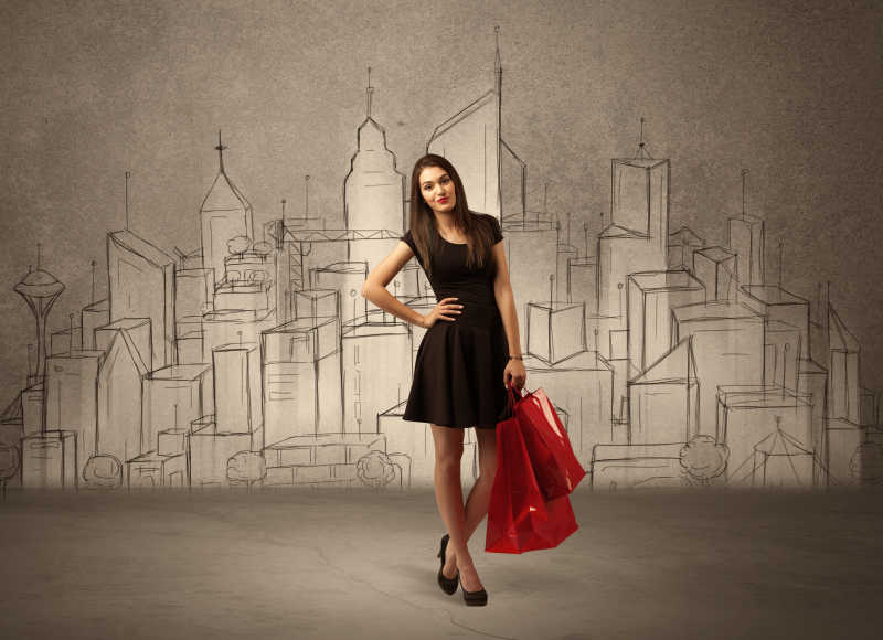 一个漂亮的年轻女士站在前面红色购物袋前绘制城市景观剪影概念
